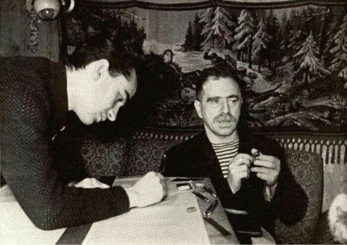 Михаил Марголин с помощником. |Фото: livejournal.com.