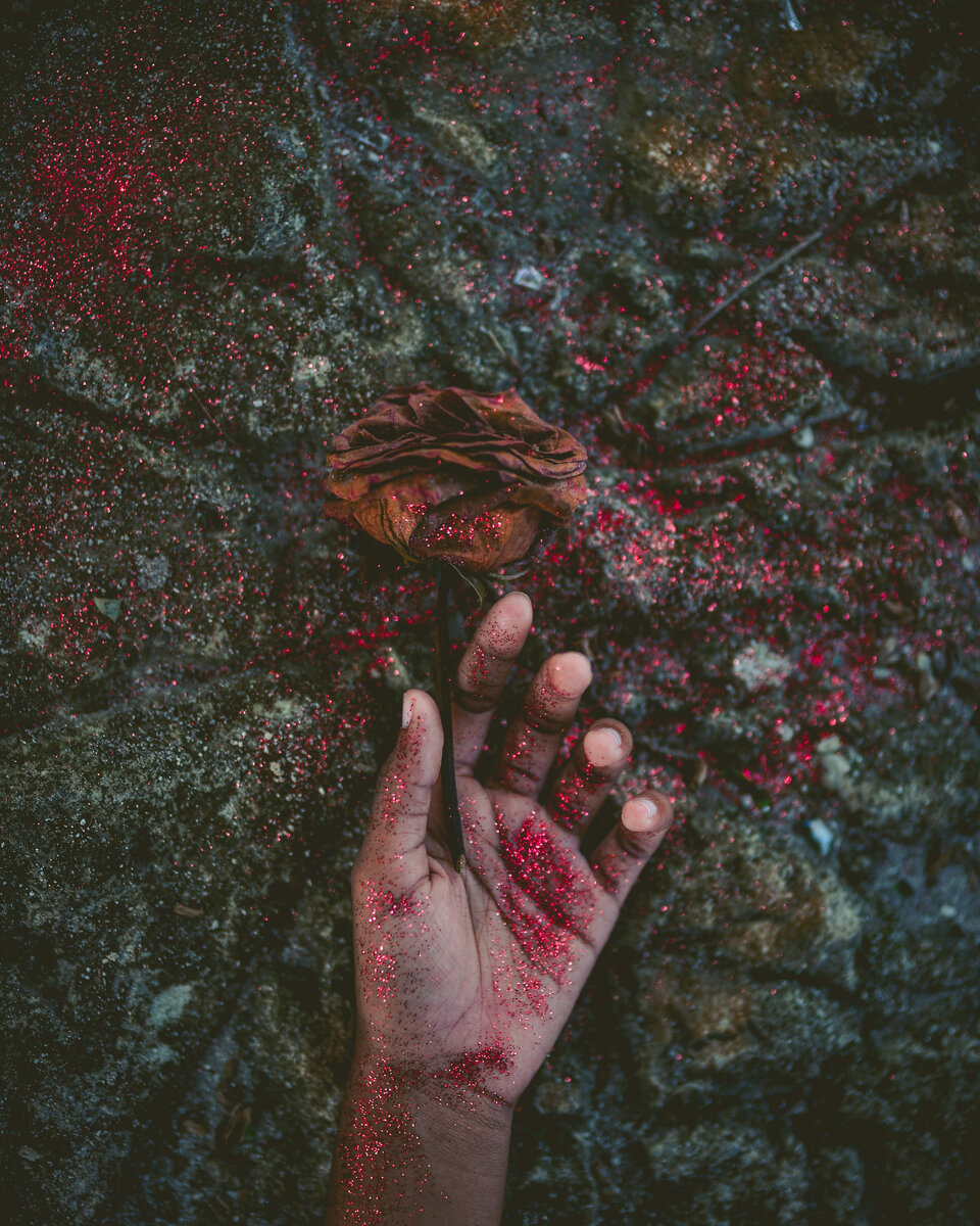 Чтобы быть красивой, не обязательно умирать. Фото: Unsplash