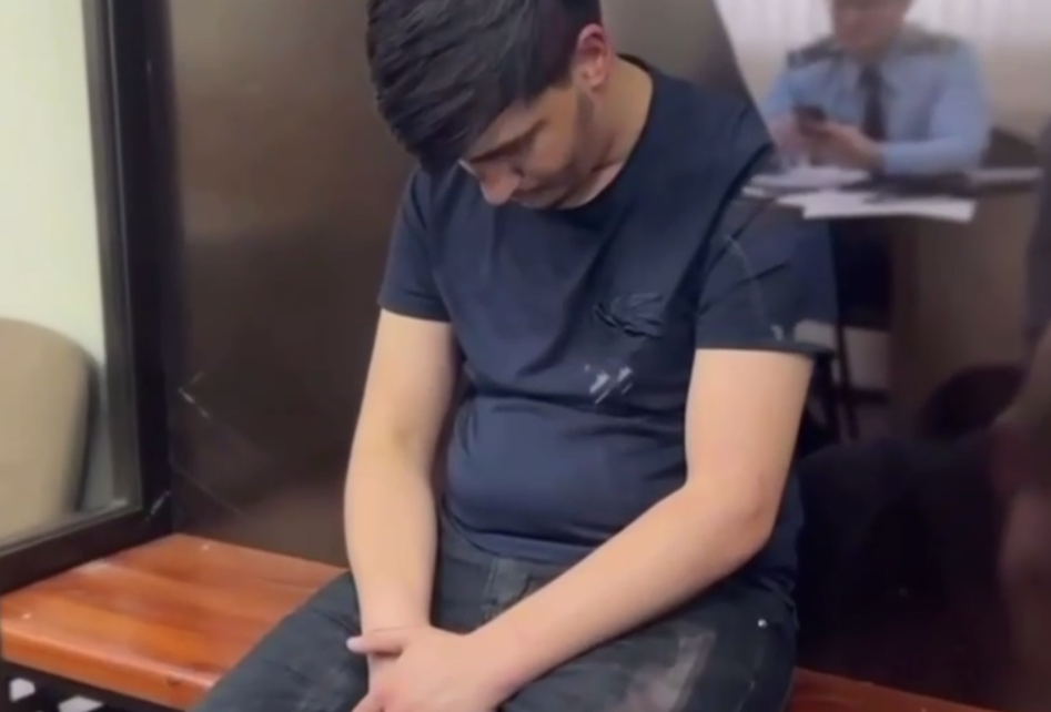 Шахин Аббасов во время избрания меры пресечения/Фото: Многонационал