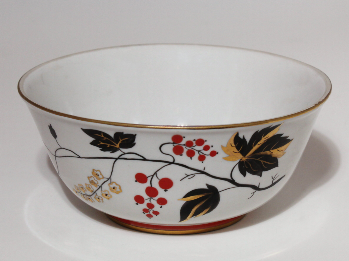 Полоскательница. Была в сервизе до 1960-х гг. Потом стала "излишеством", вражеским шпионом и контрреволюционным агентом, подрывающим основы Советского строя. Из сервиза была удалена и посажена под арест!