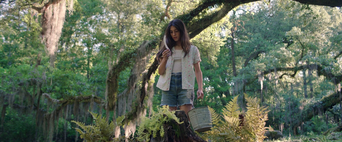 Кадр из фильма "Там, где раки поют" (2021): Кайя