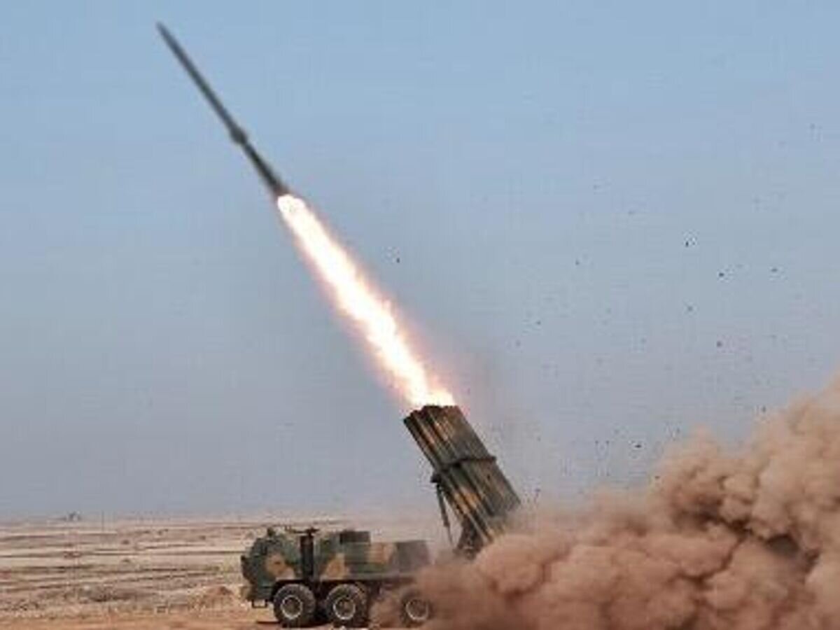    Новый управляемый реактивный артиллерийский снаряд в КНДР© Фото : Kcna