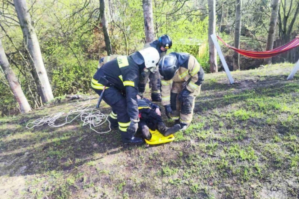    Упавшему в овраг нижегородцу потребовалась помощь спасателей