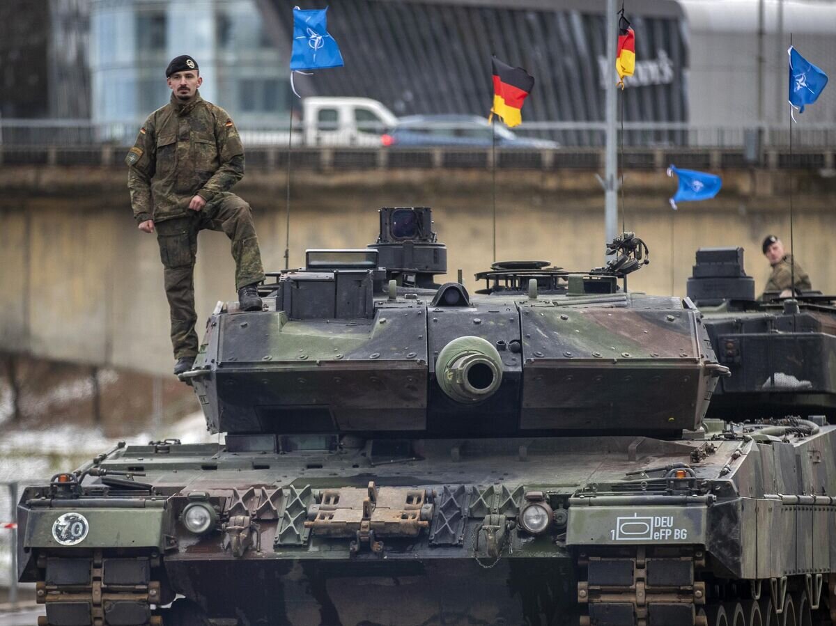    Немецкий военный на танке Leopard 2A6© AP Photo / Mindaugas Kulbis