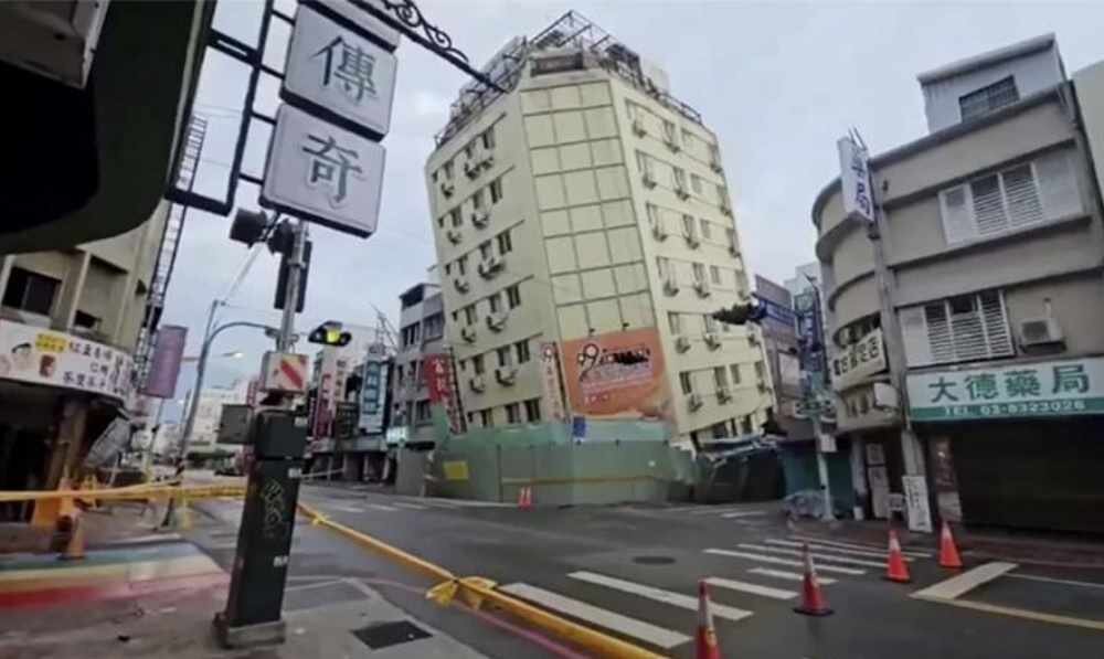 Тайвань минувшим понедельником был сотрясаем десятками землетрясений. Основной удар пришелся на округ Хуалянь. Не без жертв. Ущерб незначительный.