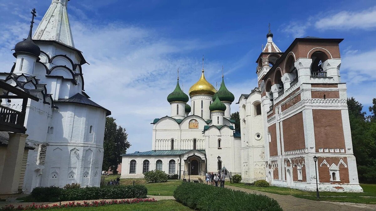 После экскурсии по Суздальскому кремлю можно прогуляться у реки Каменки. Фото: Владимир Зыков / Яндекс Карты 