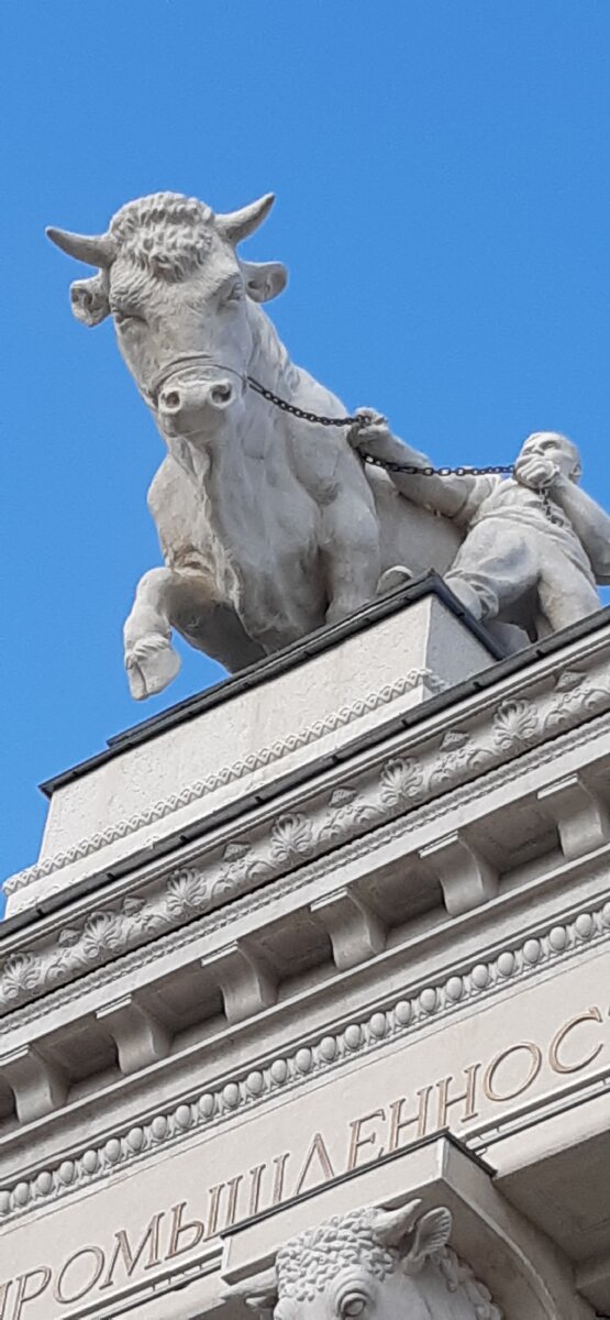 Павильон №51. "Боец с быком". 