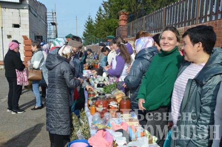 В Черемшане юрист Совета муниципального района на ярмарку испекла ...