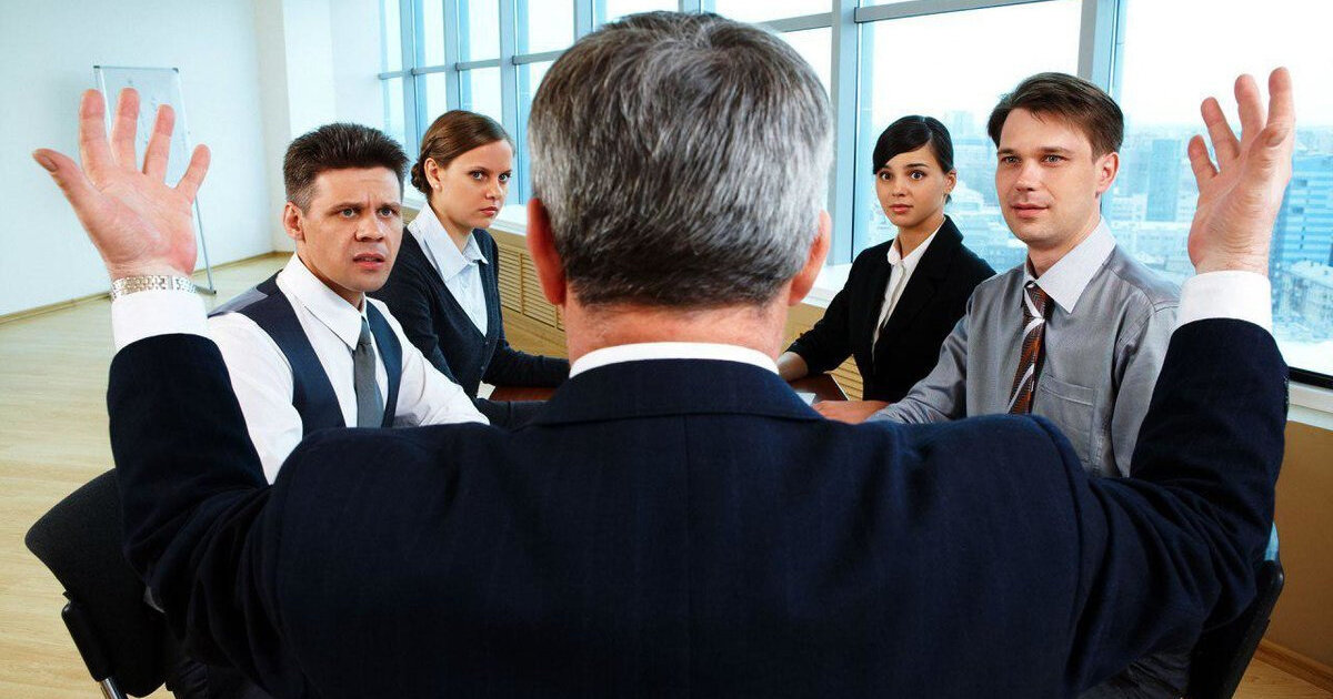 Такая же разная реакция была на моего начальника у всех, кто с ним сталкивался