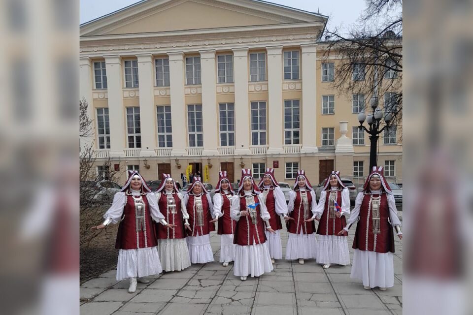    Фото: ансамбль «Иһирэх» Нарыйа Пахомова