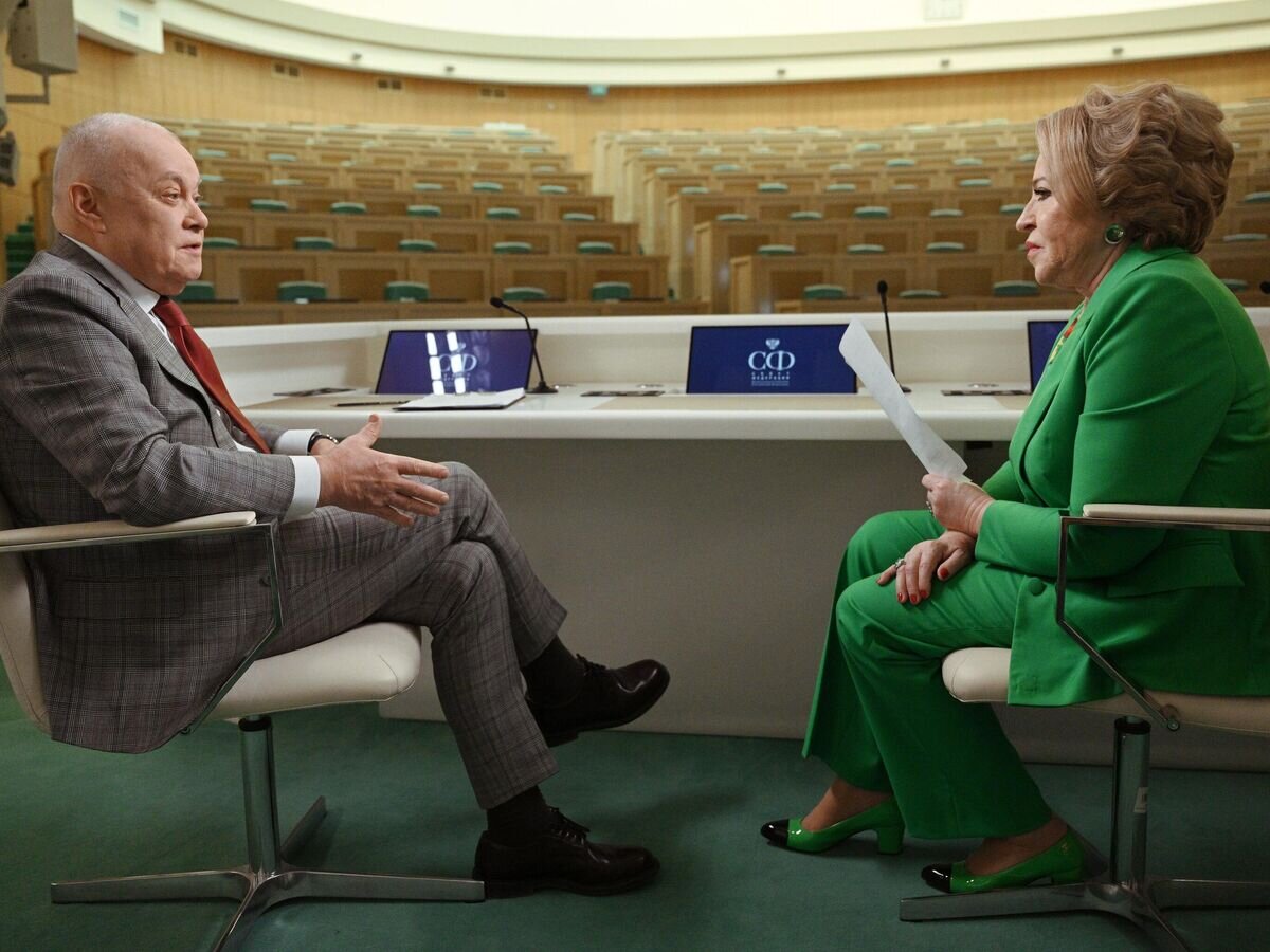    Интервью Валентины Матвиенко гендиректору "России сегодня" Дмитрию Киселеву© РИА Новости / Рамиль Ситдиков