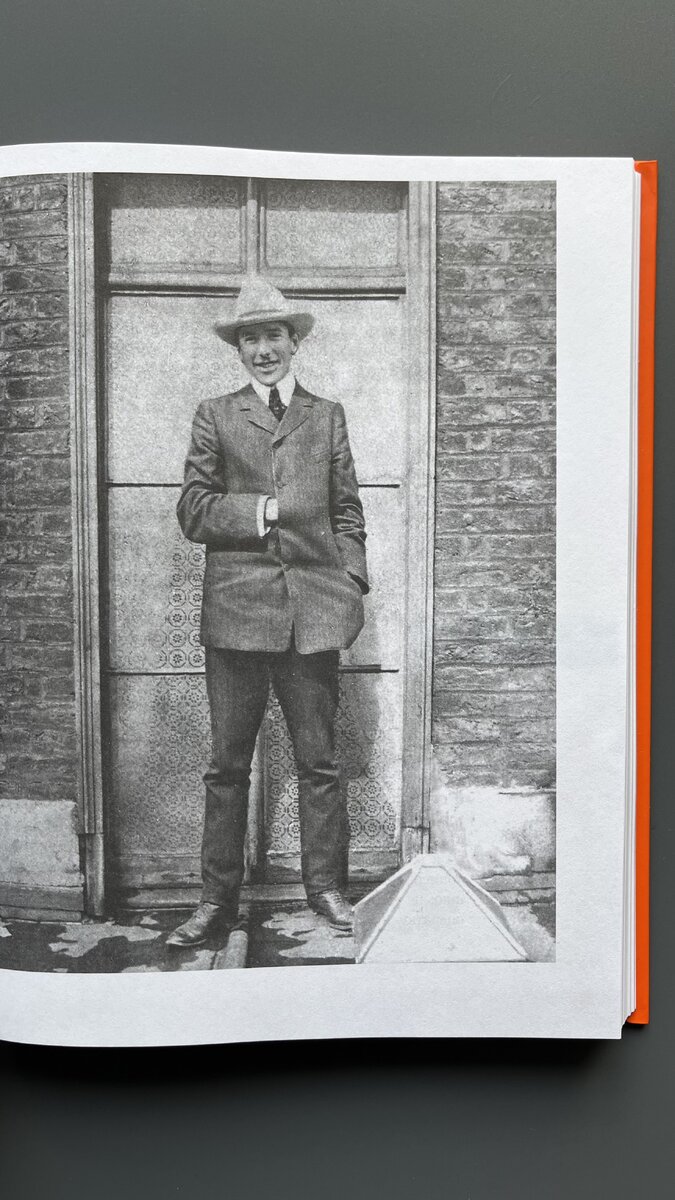 В книге много редких фотографий из семейного архива