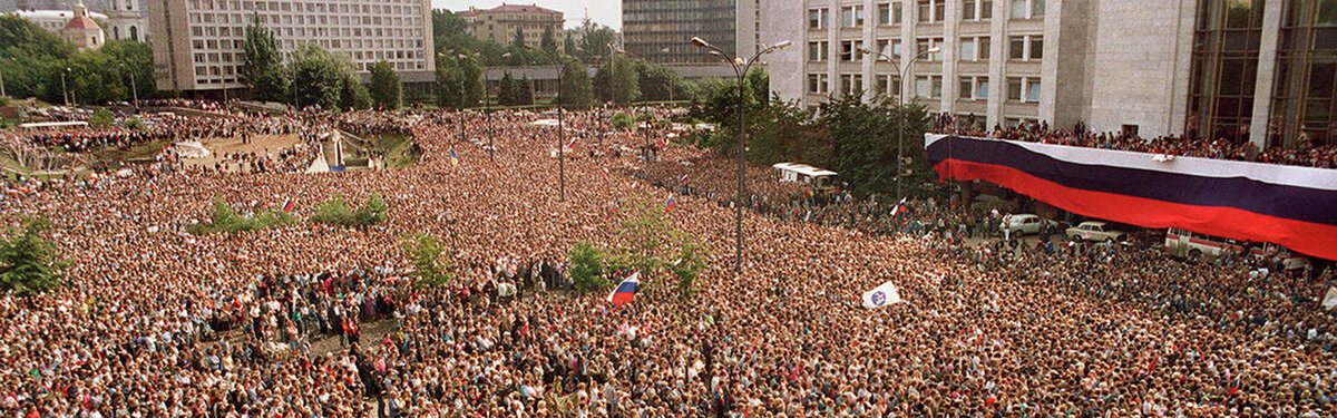 «Самый массовый антиправительственный митинг в истории – 22-24 февраля 1991 года в городе Москва»: 1,5 млн. на Манежной площади