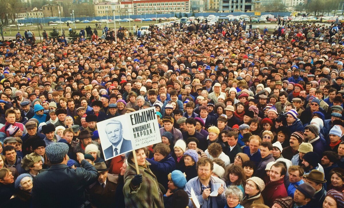 Самый массовый выход граждан в истории – 22-24 февраля 1991 года в городе  Москва»: 1,5 млн. на Манежной площади | Культурный код | Дзен