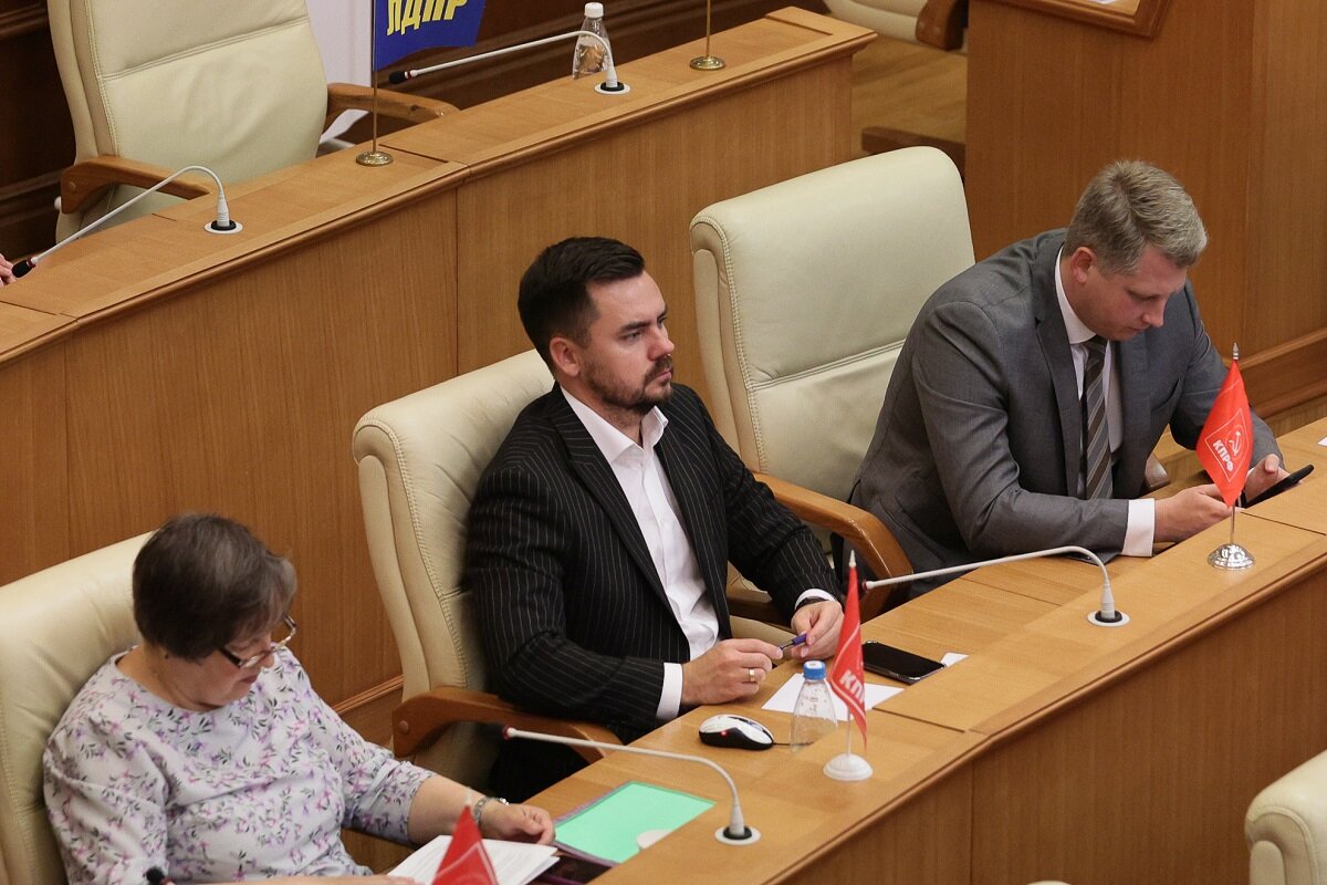 Судьбой чиновников внезапно озаботилась фракция КПРФ.  Фото: ФедералПресс / Иван Кабанов