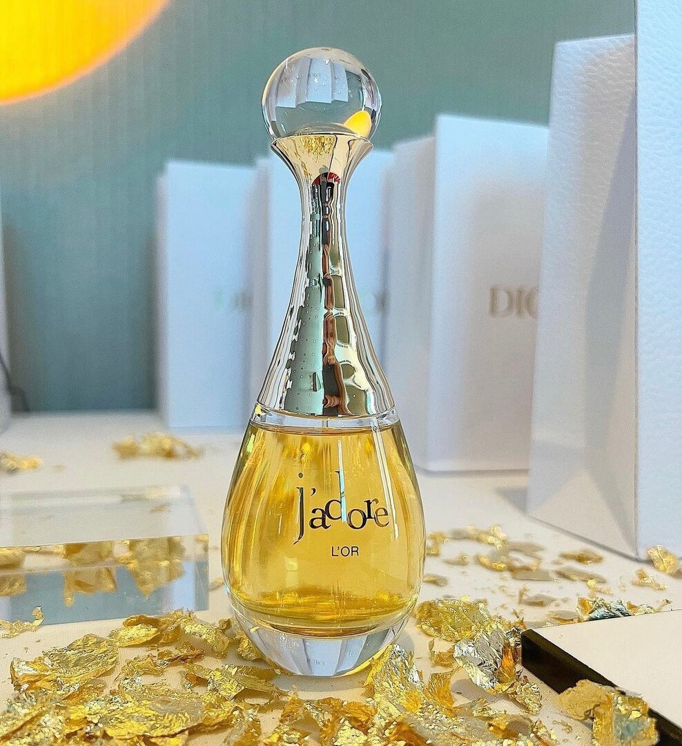 «J’Adore L’Or» от Dior. Фото из открытых источников, автор не известен.