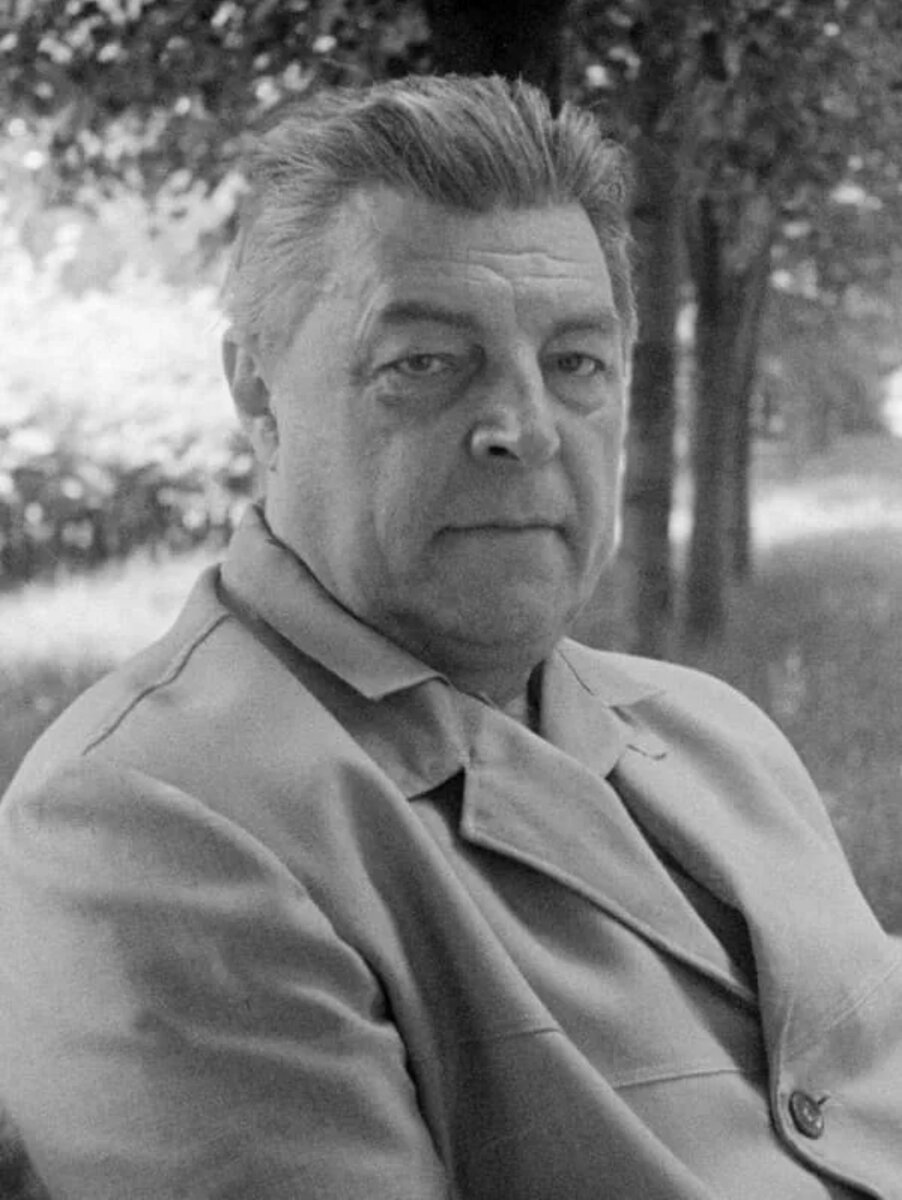 Иван ефремов биография личная жизнь Дни рождения писателей. Иван Ефремов (23.04.1908) Никуда без книг, еды и кино Дз