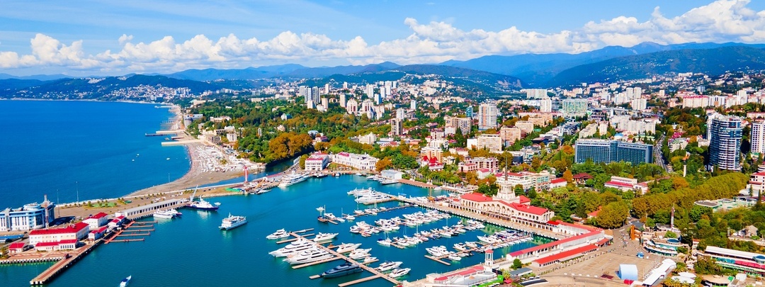 6 курортов вокруг Сочи, которые летом не трещат по швам