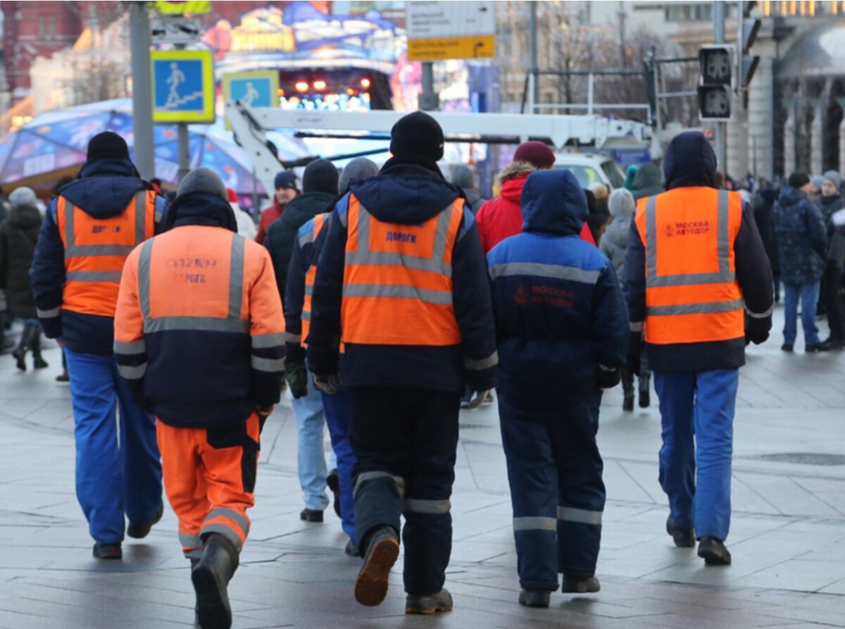 В Крыму и на Камчатке запретили брать на работу мигрантов. В регионах  выпроваживают нелегалов | РИАМО | Дзен