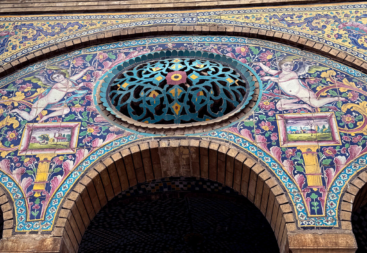 Изображения на стенах дворца Голестан в Тегеране. Фото автора