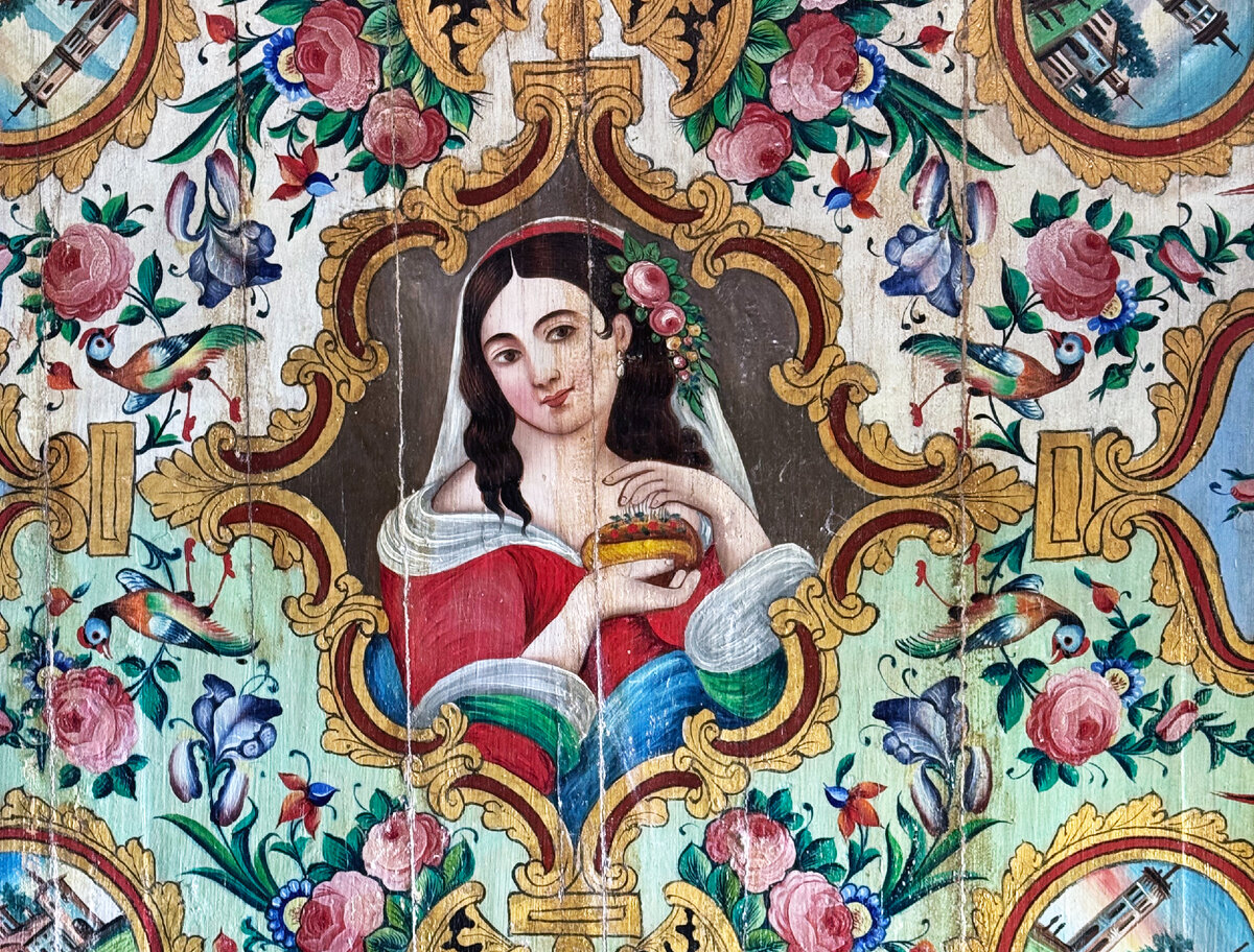 Изображение на потолке в одном из традиционных домов Шираза. Фото автора