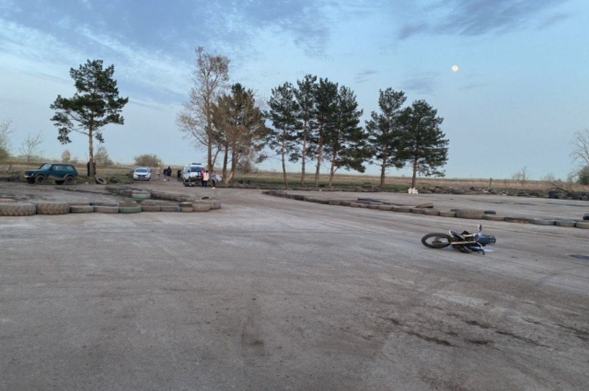    Влетел в трос.