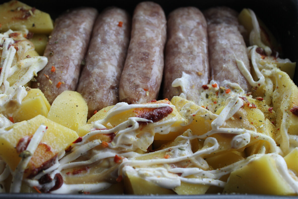 Чтобы сочнее картошка поучилась, можно подлить чуть-чуть какой-то жидкости в самом начале.