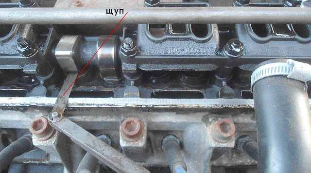 Измерение теплового зазора при помощи щупа