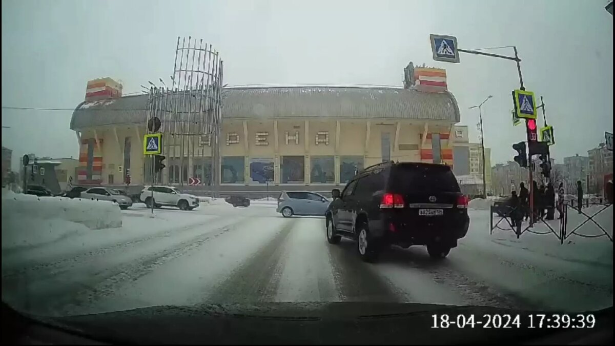 Крузак» начальника полиции Норильска гонял по городу. Считаем, сколько ПДД  нарушил | Проспект Мира | Дзен