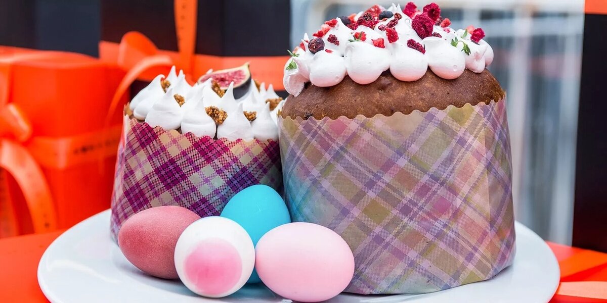 Вам понадобятся:

Молоко — 500 мл
Дрожжи (лучше свежие, а не сухие) — 50 г
Мука пшеничная / Мука (но, может уйти и больше, зависит от качества муки и величины яиц) — 1,3 кг
Яйцо куриное — 6 шт
Масло