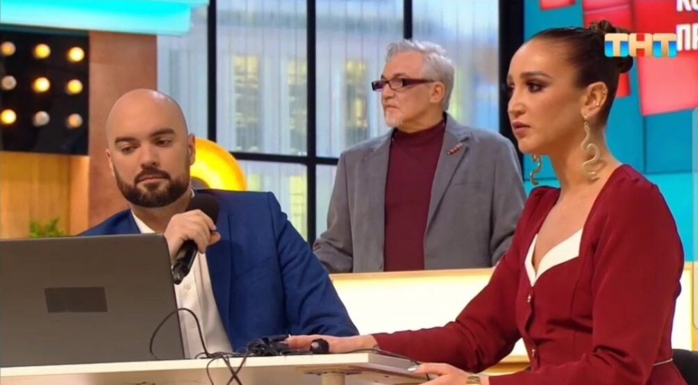    Кадр из шоу "Это нормально?" на ТНТ