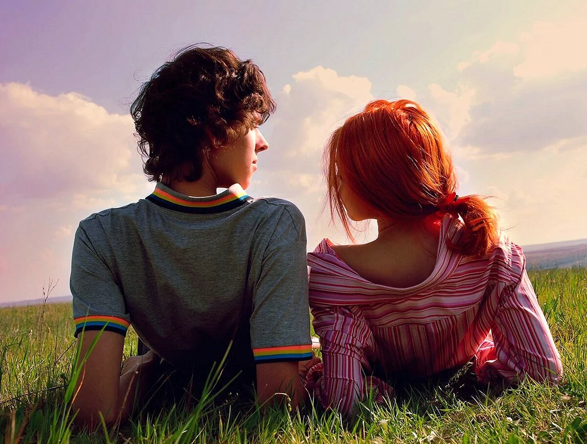 Разговаривая с подростками о чувствах мы профилактируем зависимые отношения. Показываем, что можно и нужно говорить между собой о чувствах и ощущениях. Тогда в отношениях больше искренности и доверия.