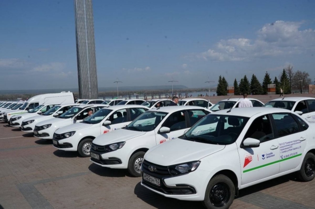    В Самаре медучреждения получили новые машины неотложной помощи