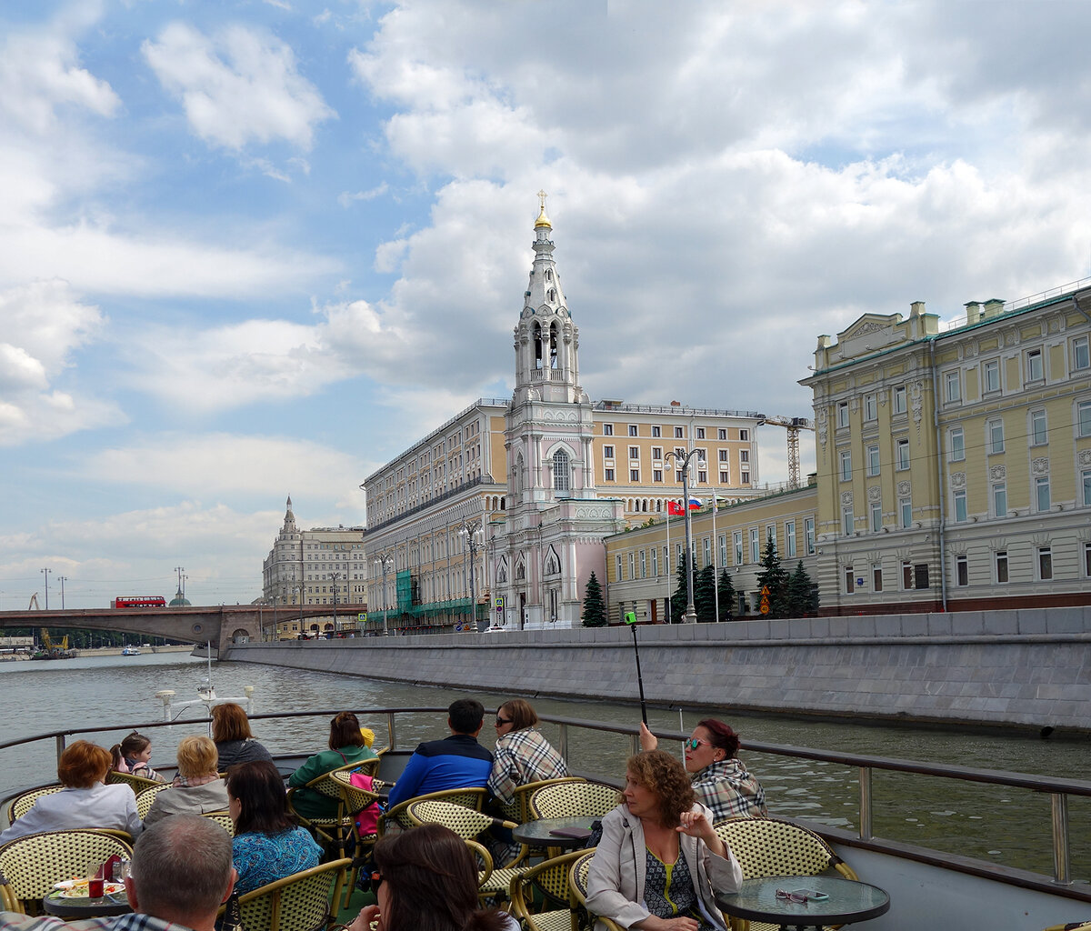 Теплоходная экскурсия по Москва-реке. Все фото автора.