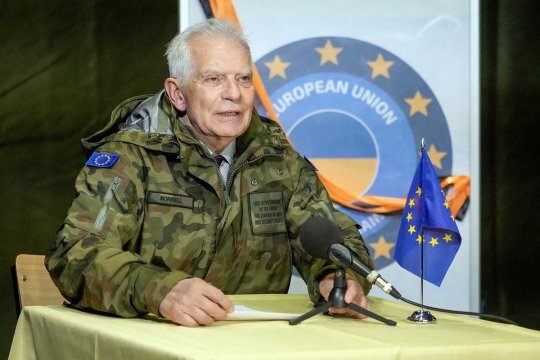 Главный дипломат Европы в военной форме. Это – сюр? Это – Боррель. Фото: moderndiplomacy.eu