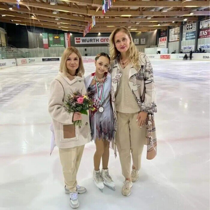 Смена спортивного гражданства российскими фигуристами давно уже никого не удивляет. Но в погоне за мечтой некоторые готовы отказаться не только от страны, но и от фамилии.-3