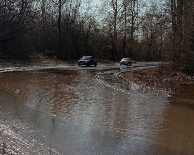    В Кирове из-за разлива Вятки подтопило четыре дороги