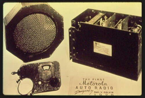 Первое авторадио «Motorola 5T71».