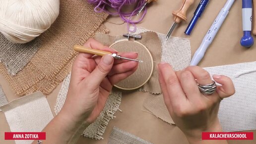 Делаем первые шаги в ковровой вышивке по открытому уроку Анны Zotika. Ещё больше про рукоделие здесь https://klch.ru/y/161bd6a