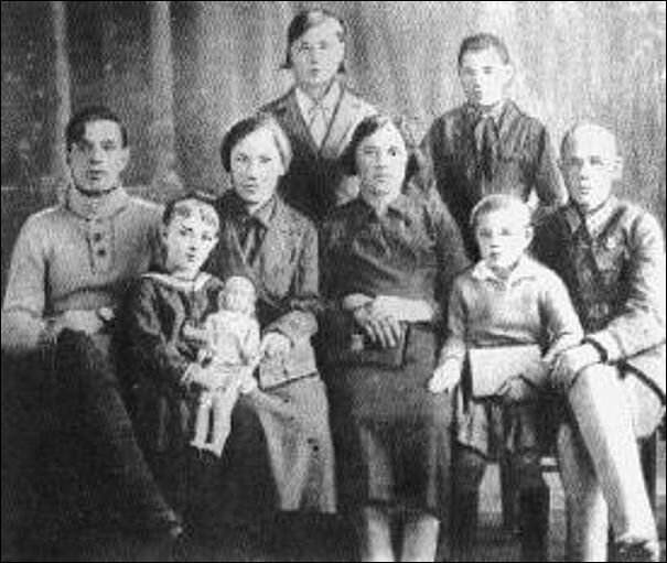 Семейное фото Марии Цукановой. 