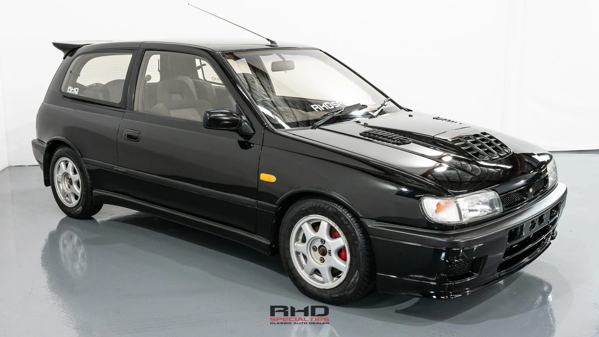 Nissan Pulsar GTI-R - это спортивный хот-хэтчбек, который был представлен компанией Nissan в начале 90-х годов.