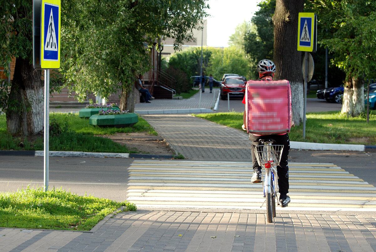 Не все курьеры привозят нужные продукты и прочие товары. Некоторые доставляют неприятности. Фото: Alexander Legky/Global Look Press