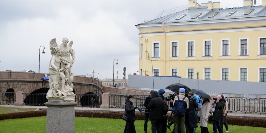    Журналисты показали процесс "освобождения" скульптур.Предоставлено пресс-служба ГРМ