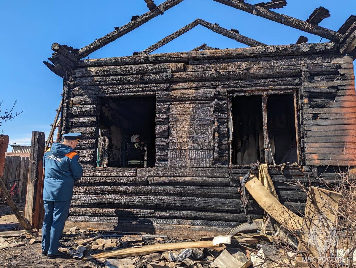 Всё, что осталось от дома. Фото: официальный Telegram-канал МЧС России/t.me/mchs_official