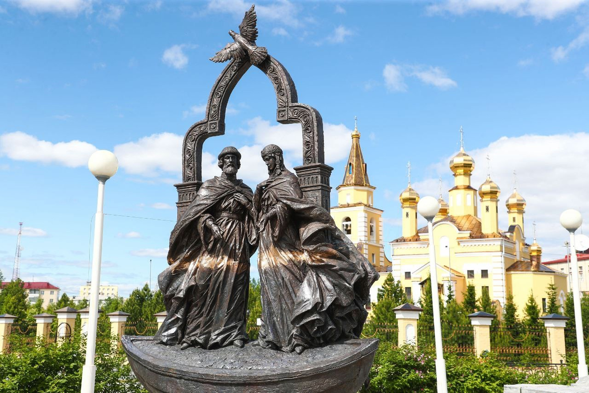 Памятник муромским святым  в Надыме. Фото с сайта https://murom.bezformata.com