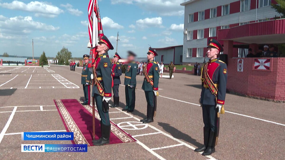   Генерал-лейтенант Юрий Ставицкий наградил 12-ую инженерную бригаду из Башкирии орденом Жукова