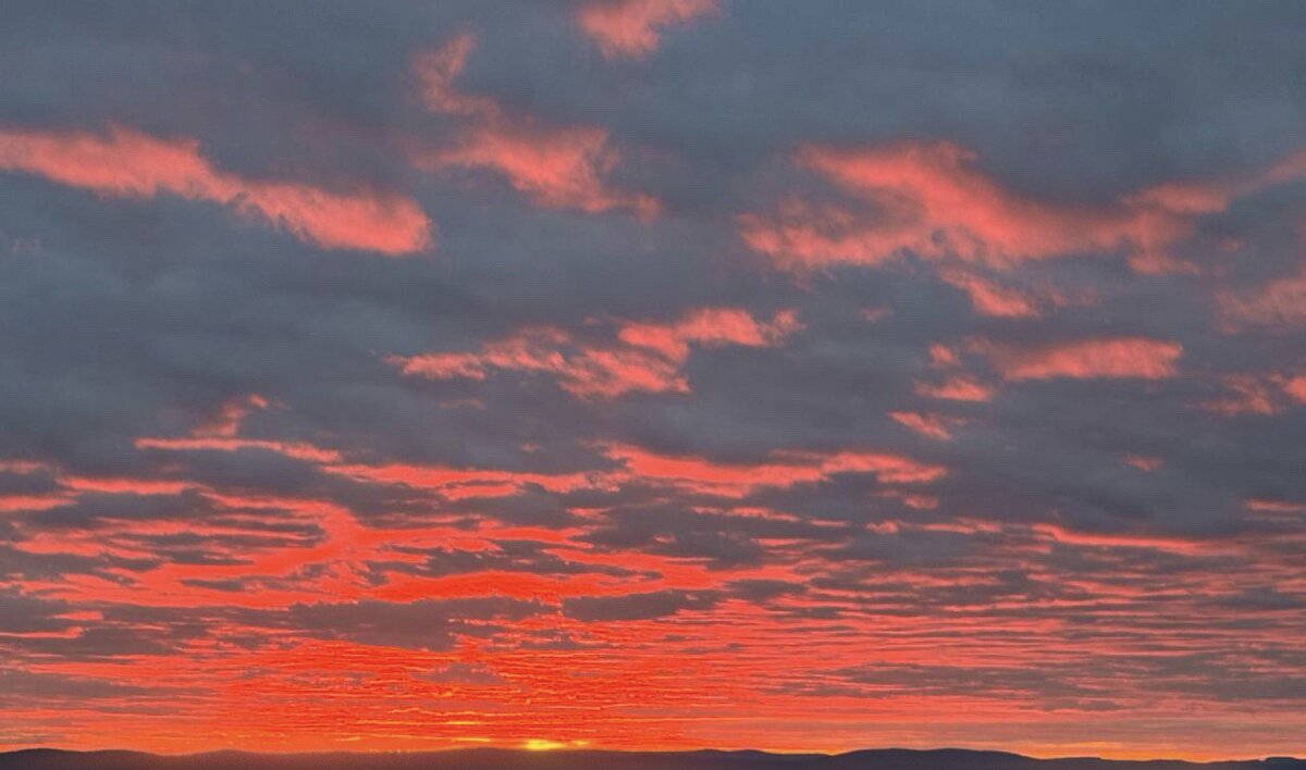 Красивый омский закат. Я в них влюбилась, много гуляя.