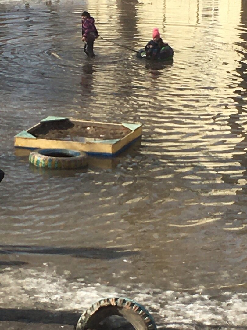 Вот такие у нас были еще недавно весенние забавы детей