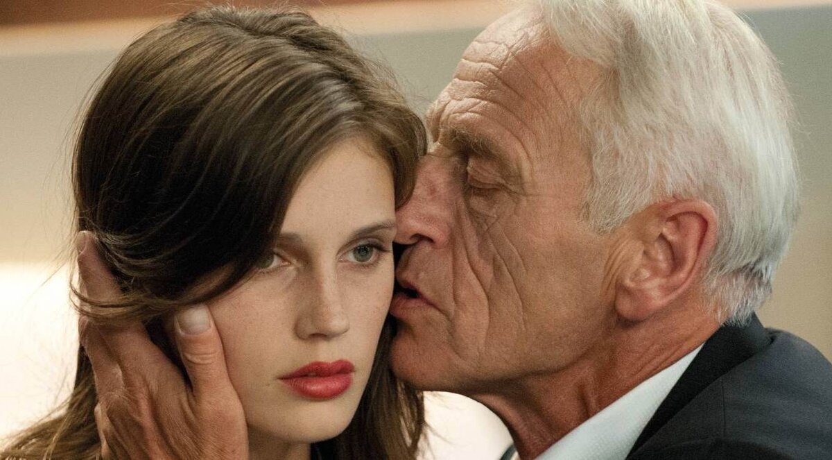 Кадр из фильма "Молода и прекрасна". 