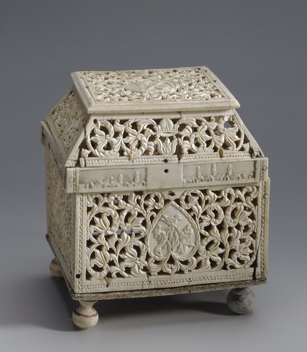 Холмогорский косторезный промысел. Холмогорская резная кость. Холмогорские истории. Холмогорские истории. Холмогорский музей резьба по кости.